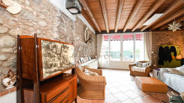 Villa di testa in Corte Storica con piscina