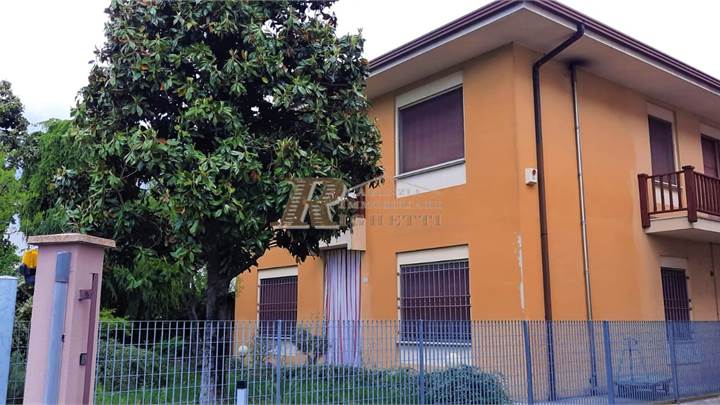Zweifamilien Villa / Haus zu verkauf in Calvisano