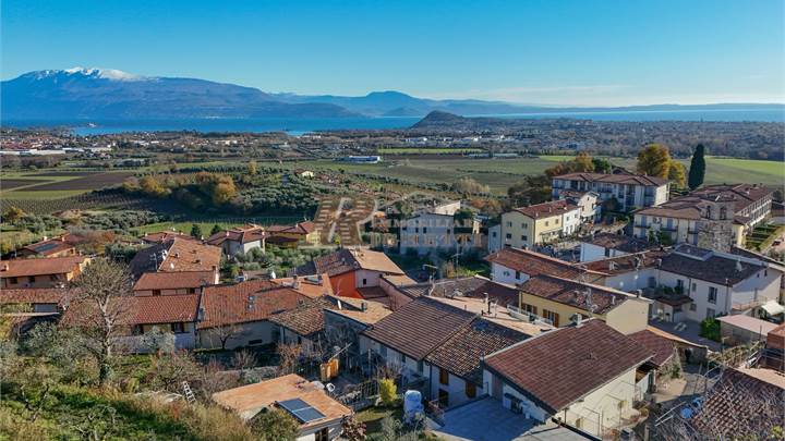 Villa con 2 appartamenti a Picedo