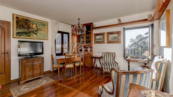 Casa Indipendente nel Cuore di Gardone Riviera